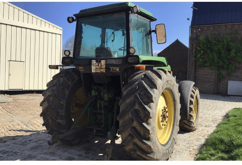 JOHN DEERE 4055 - Traktori: kuva JOHN DEERE 4055 - Traktori JOHN DEERE 4055 - Traktori: kuva JOHN DEERE 4055 - Traktori