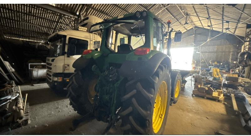 JOHN DEERE 6520 - Traktori: kuva JOHN DEERE 6520 - Traktori JOHN DEERE 6520 - Traktori: kuva JOHN DEERE 6520 - Traktori