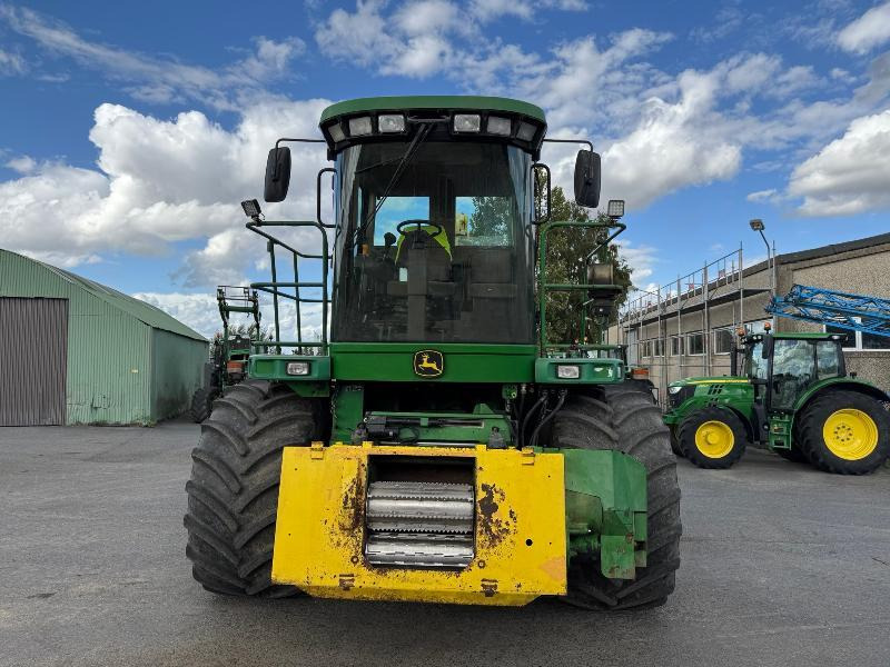 JOHN DEERE 7400 4RM - Itsekulkeva silppuri: kuva JOHN DEERE 7400 4RM - Itsekulkeva silppuri JOHN DEERE 7400 4RM - Itsekulkeva silppuri: kuva JOHN DEERE 7400 4RM - Itsekulkeva silppuri