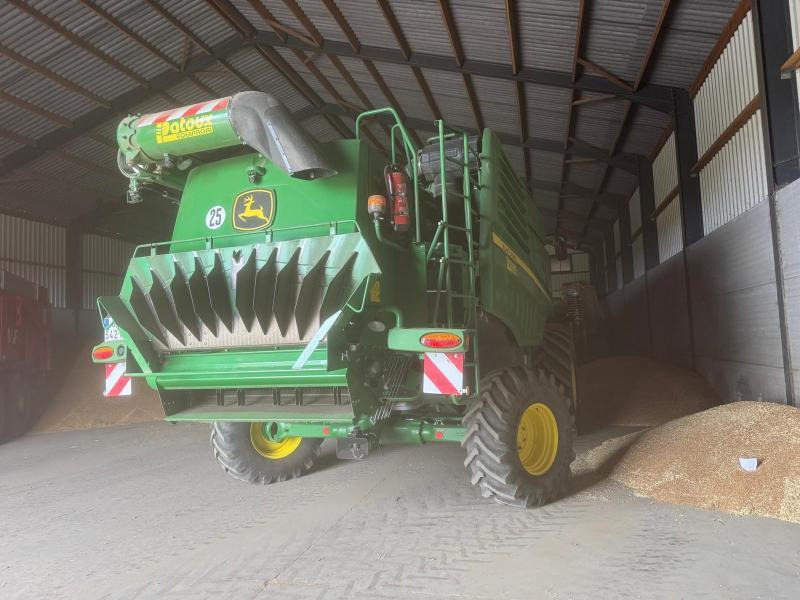 JOHN DEERE T660 - Leikkuupuimuri: kuva JOHN DEERE T660 - Leikkuupuimuri JOHN DEERE T660 - Leikkuupuimuri: kuva JOHN DEERE T660 - Leikkuupuimuri