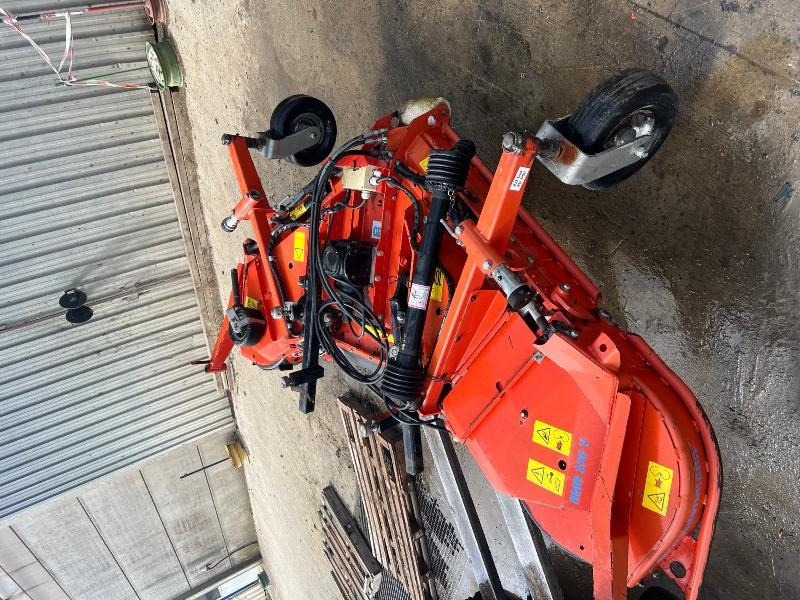 WIEDENMANN RMR230V-F - Ruohonleikkuri: kuva WIEDENMANN RMR230V-F - Ruohonleikkuri WIEDENMANN RMR230V-F - Ruohonleikkuri: kuva WIEDENMANN RMR230V-F - Ruohonleikkuri