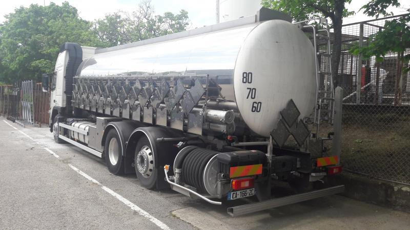 Volvo FM12 450 - Säiliöauto: kuva Volvo FM12 450 - Säiliöauto Volvo FM12 450 - Säiliöauto: kuva Volvo FM12 450 - Säiliöauto