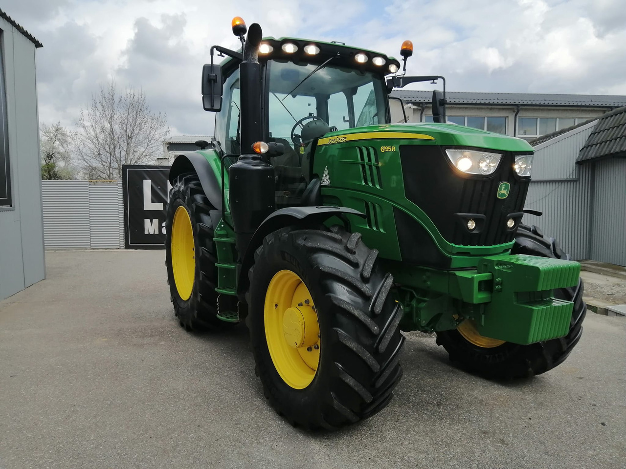 John Deere 6195R 4WD, Auto Trac + Activare !!! TOP !!! - Traktori: kuva John Deere 6195R 4WD, Auto Trac + Activare !!! TOP !!! - Traktori John Deere 6195R 4WD, Auto Trac + Activare !!! TOP !!! - Traktori: kuva John Deere 6195R 4WD, Auto Trac + Activare !!! TOP !!! - Traktori