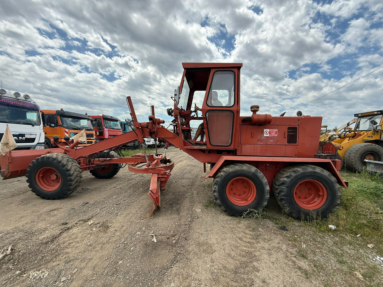 O&K G8 Motor Grader - Tiehöylä: kuva O&K G8 Motor Grader - Tiehöylä O&K G8 Motor Grader - Tiehöylä: kuva O&K G8 Motor Grader - Tiehöylä