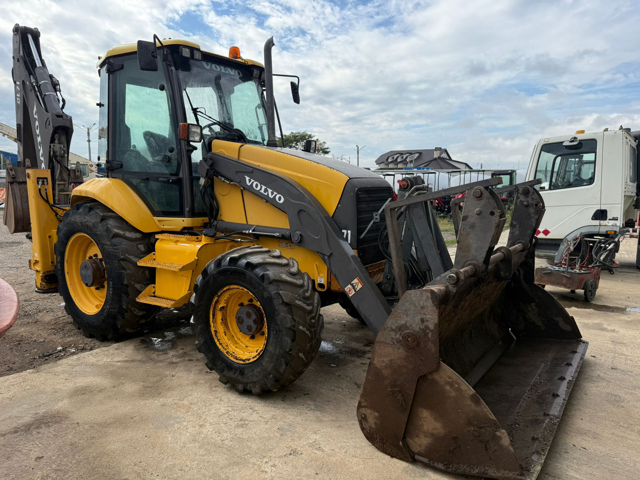 VOLVO BL71 Backhoe Loader - Kaivuri-trukki: kuva VOLVO BL71 Backhoe Loader - Kaivuri-trukki VOLVO BL71 Backhoe Loader - Kaivuri-trukki: kuva VOLVO BL71 Backhoe Loader - Kaivuri-trukki