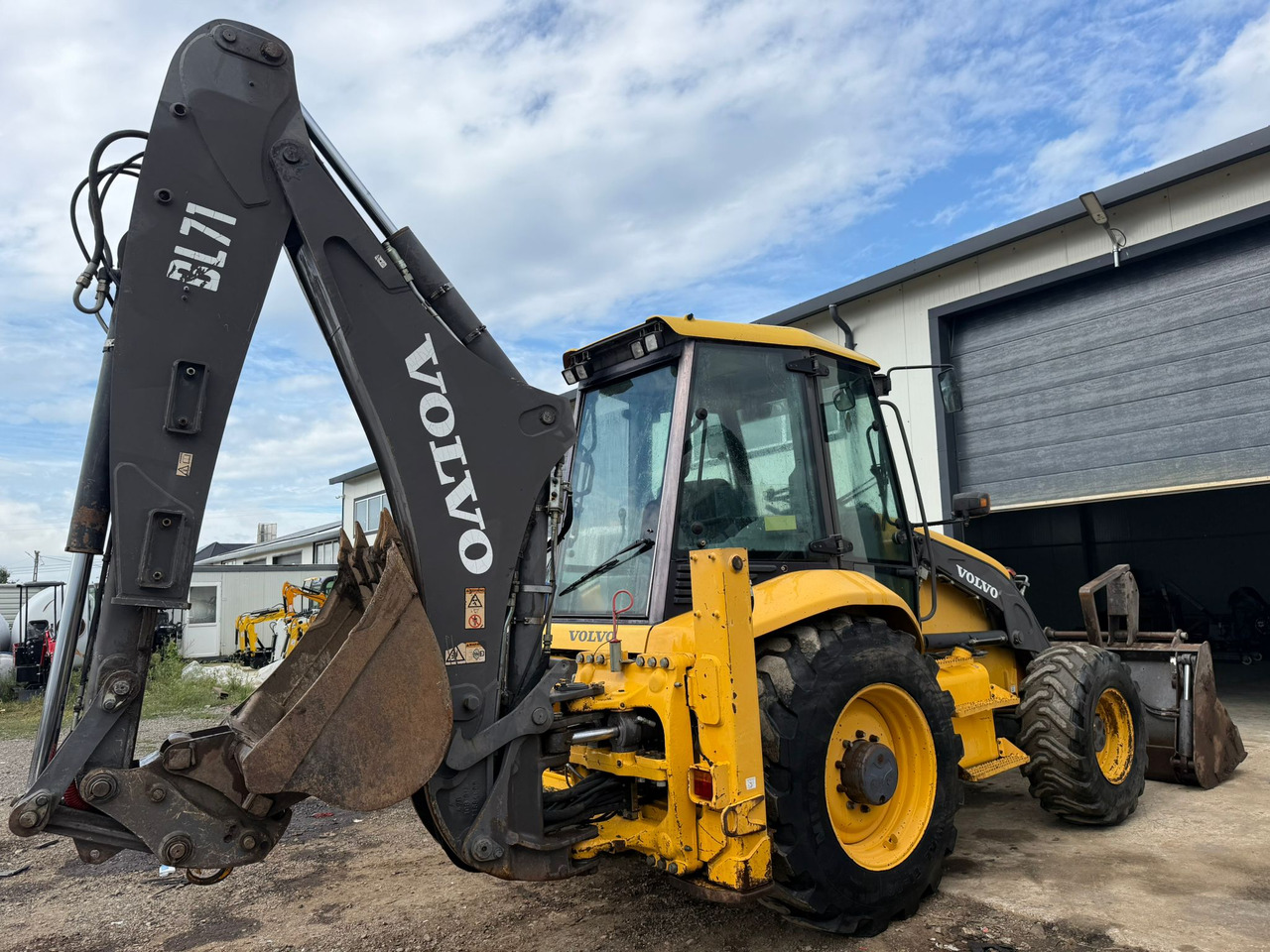 VOLVO BL71 Backhoe Loader - Kaivuri-trukki: kuva VOLVO BL71 Backhoe Loader - Kaivuri-trukki VOLVO BL71 Backhoe Loader - Kaivuri-trukki: kuva VOLVO BL71 Backhoe Loader - Kaivuri-trukki