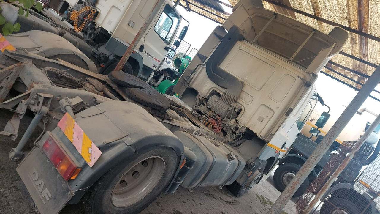 DAF CF 85.43 Tractor Head - Vetopöytäauto: kuva DAF CF 85.43 Tractor Head - Vetopöytäauto DAF CF 85.43 Tractor Head - Vetopöytäauto: kuva DAF CF 85.43 Tractor Head - Vetopöytäauto