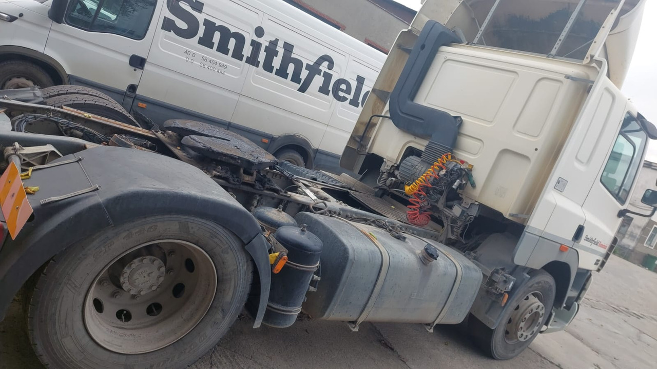 DAF CF 85.43 Tractor Head - Vetopöytäauto: kuva DAF CF 85.43 Tractor Head - Vetopöytäauto DAF CF 85.43 Tractor Head - Vetopöytäauto: kuva DAF CF 85.43 Tractor Head - Vetopöytäauto