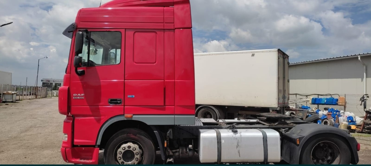 DAF XF 105.460 Automat - Vetopöytäauto: kuva DAF XF 105.460 Automat - Vetopöytäauto DAF XF 105.460 Automat - Vetopöytäauto: kuva DAF XF 105.460 Automat - Vetopöytäauto