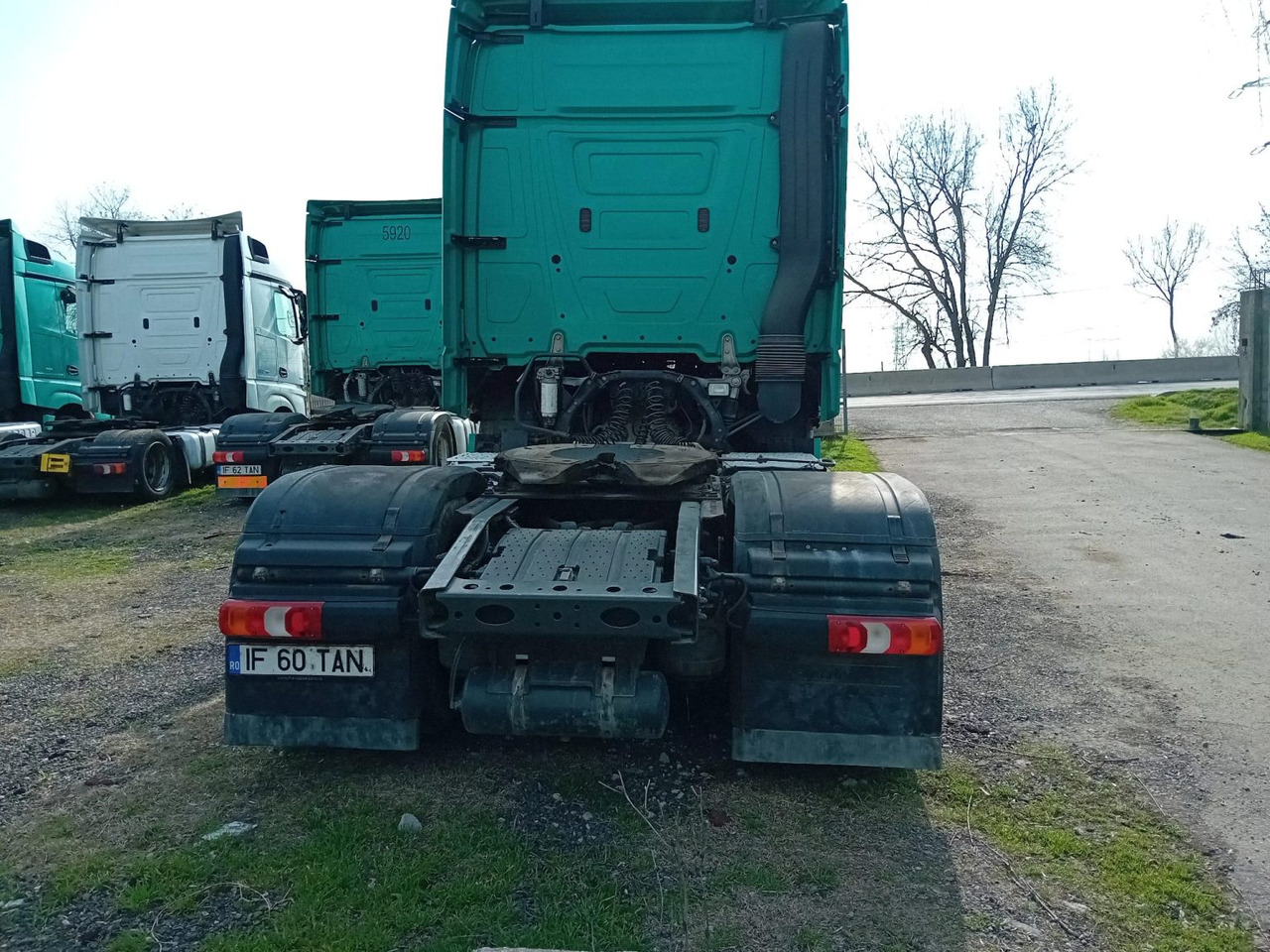 Mercedes-Benz Actros 18.45 - Vetopöytäauto: kuva Mercedes-Benz Actros 18.45 - Vetopöytäauto Mercedes-Benz Actros 18.45 - Vetopöytäauto: kuva Mercedes-Benz Actros 18.45 - Vetopöytäauto