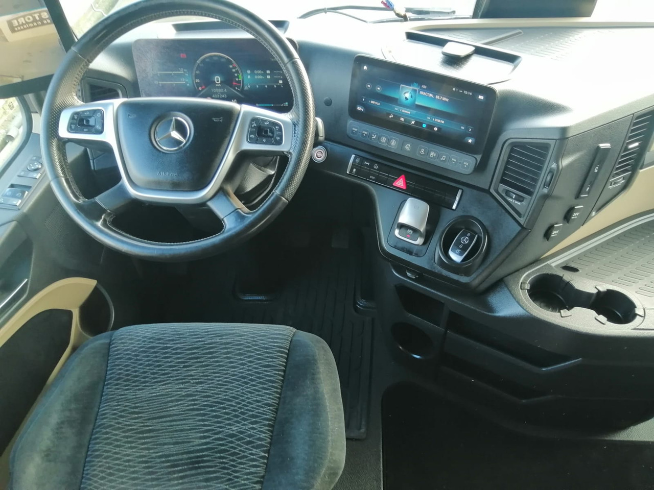 Mercedes-Benz Actros 1845 LS, BIG SPACE, TOP!!! - Vetopöytäauto: kuva Mercedes-Benz Actros 1845 LS, BIG SPACE, TOP!!! - Vetopöytäauto Mercedes-Benz Actros 1845 LS, BIG SPACE, TOP!!! - Vetopöytäauto: kuva Mercedes-Benz Actros 1845 LS, BIG SPACE, TOP!!! - Vetopöytäauto
