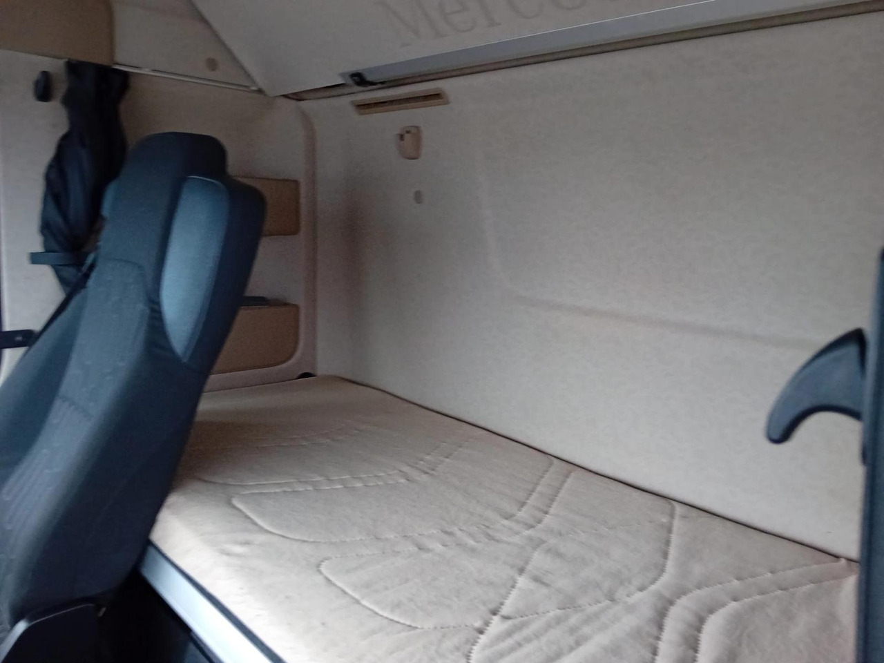Vetopöytäauto Mercedes-Benz Actros 1845 LS, FULL ADR+PTO, STANDKLIMA, TOP !!!: kuva Vetopöytäauto Mercedes-Benz Actros 1845 LS, FULL ADR+PTO, STANDKLIMA, TOP !!!
