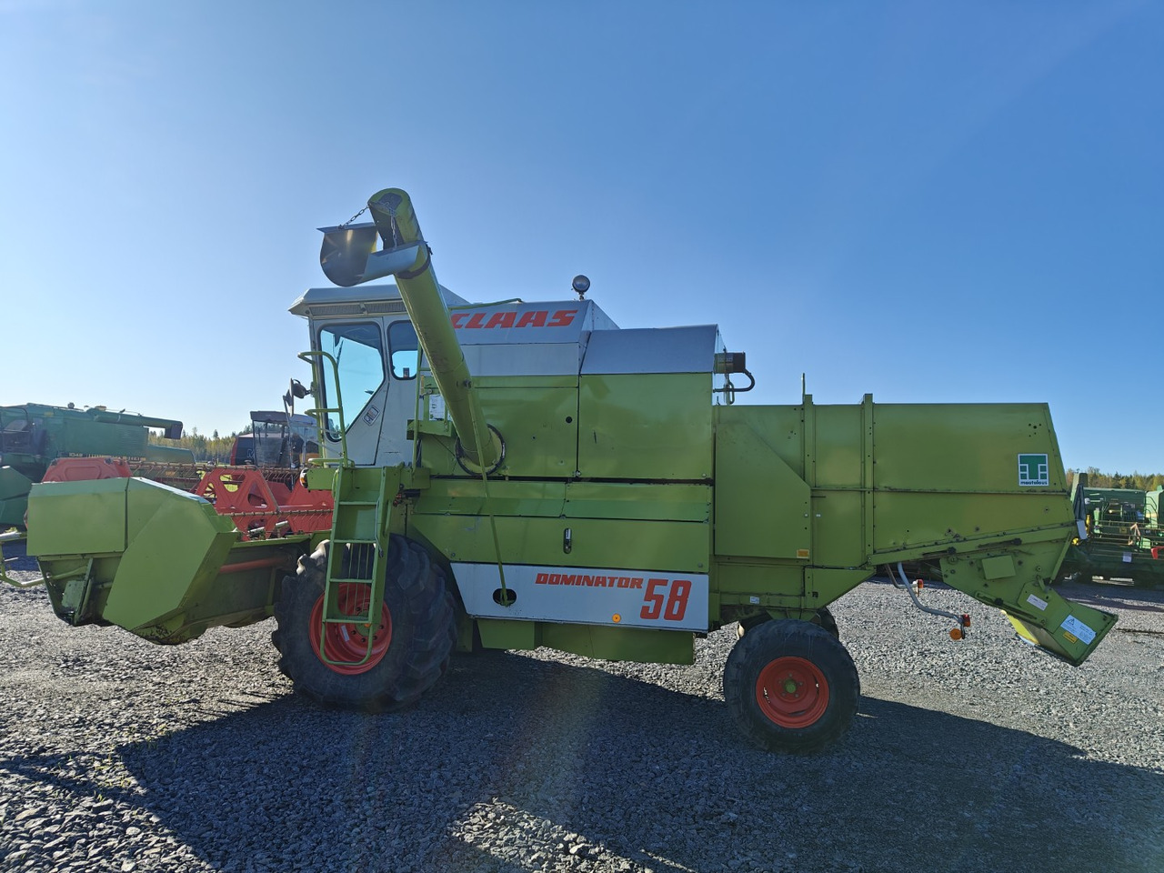 CLAAS Dominator 58 - Leikkuupuimuri: kuva CLAAS Dominator 58 - Leikkuupuimuri CLAAS Dominator 58 - Leikkuupuimuri: kuva CLAAS Dominator 58 - Leikkuupuimuri