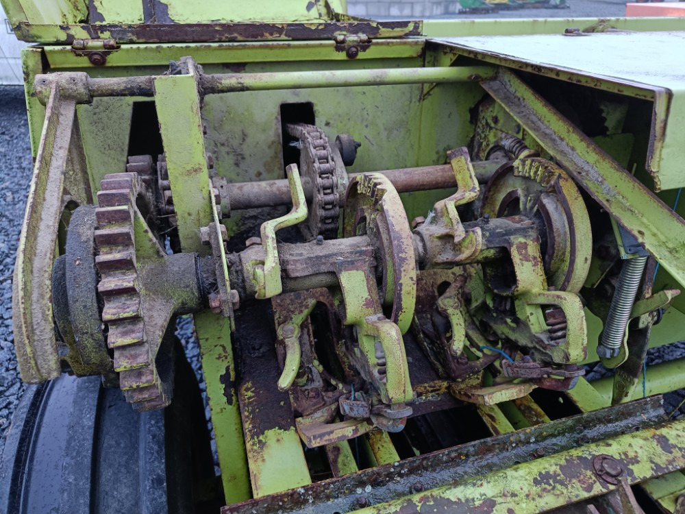 CLAAS Markant 50 sitoja - Kanttipaalain: kuva CLAAS Markant 50 sitoja - Kanttipaalain CLAAS Markant 50 sitoja - Kanttipaalain: kuva CLAAS Markant 50 sitoja - Kanttipaalain