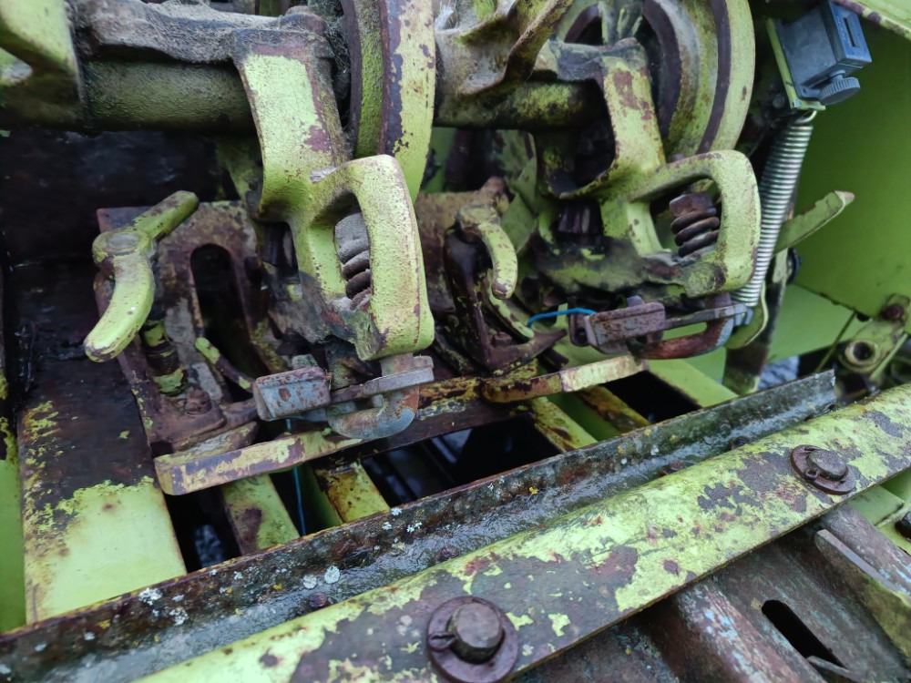 CLAAS Markant 50 sitoja - Kanttipaalain: kuva CLAAS Markant 50 sitoja - Kanttipaalain CLAAS Markant 50 sitoja - Kanttipaalain: kuva CLAAS Markant 50 sitoja - Kanttipaalain