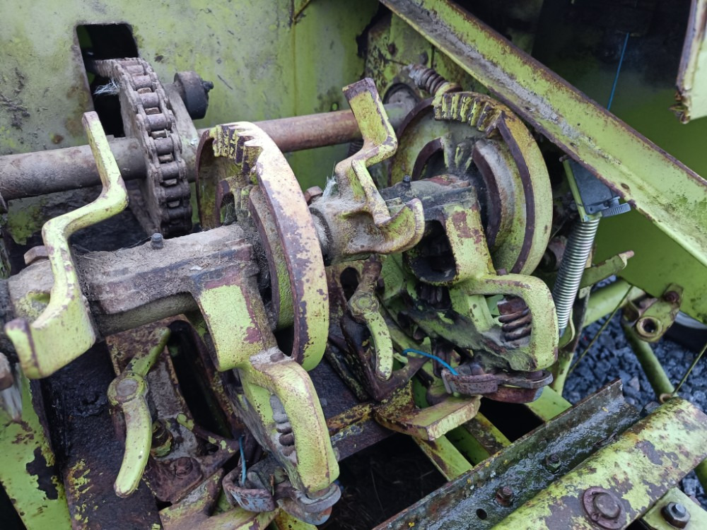 CLAAS Markant 50 sitoja - Kanttipaalain: kuva CLAAS Markant 50 sitoja - Kanttipaalain CLAAS Markant 50 sitoja - Kanttipaalain: kuva CLAAS Markant 50 sitoja - Kanttipaalain