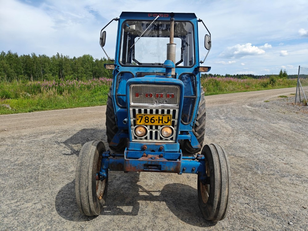 FORD 5000 traktori alkuperäiskuntoinen, Hara hytillä ja paljon hydrauliikkaa, katso video! - Traktori: kuva FORD 5000 traktori alkuperäiskuntoinen, Hara hytillä ja paljon hydrauliikkaa, katso video! - Traktori FORD 5000 traktori alkuperäiskuntoinen, Hara hytillä ja paljon hydrauliikkaa, katso video! - Traktori: kuva FORD 5000 traktori alkuperäiskuntoinen, Hara hytillä ja paljon hydrauliikkaa, katso video! - Traktori