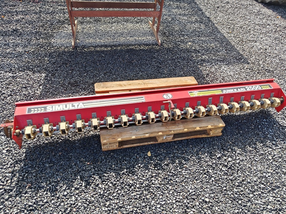 Heinänsiemenlaite 250cm Simulta Junkkari kylvölannoittimeen - Kylvölannoitin: kuva Heinänsiemenlaite 250cm Simulta Junkkari kylvölannoittimeen - Kylvölannoitin Heinänsiemenlaite 250cm Simulta Junkkari kylvölannoittimeen - Kylvölannoitin: kuva Heinänsiemenlaite 250cm Simulta Junkkari kylvölannoittimeen - Kylvölannoitin