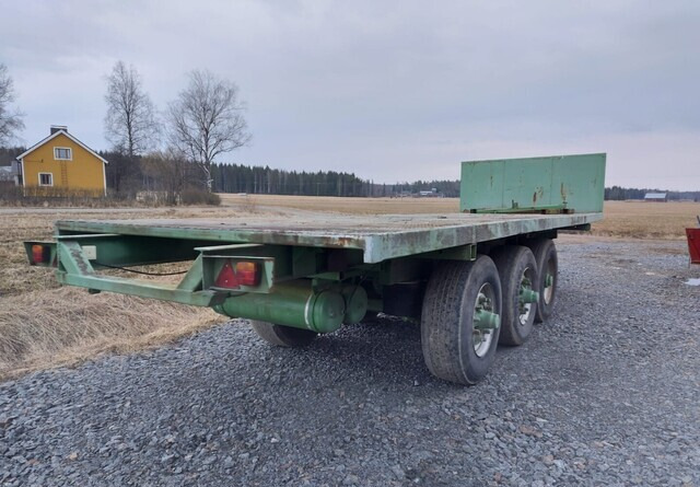 JALKALAVAKÄRRY - 3-akselinen ILMA-ALUSTAINEN KÄRRY MONEEN KÄYTTÖÖN - Maatalous lavaperävaunu: kuva JALKALAVAKÄRRY - 3-akselinen ILMA-ALUSTAINEN KÄRRY MONEEN KÄYTTÖÖN - Maatalous lavaperävaunu JALKALAVAKÄRRY - 3-akselinen ILMA-ALUSTAINEN KÄRRY MONEEN KÄYTTÖÖN - Maatalous lavaperävaunu: kuva JALKALAVAKÄRRY - 3-akselinen ILMA-ALUSTAINEN KÄRRY MONEEN KÄYTTÖÖN - Maatalous lavaperävaunu