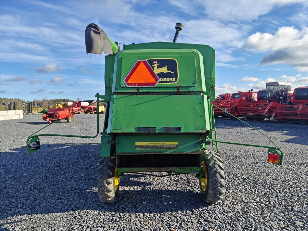 JOHN DEERE 1032 - Leikkuupuimuri: kuva JOHN DEERE 1032 - Leikkuupuimuri JOHN DEERE 1032 - Leikkuupuimuri: kuva JOHN DEERE 1032 - Leikkuupuimuri