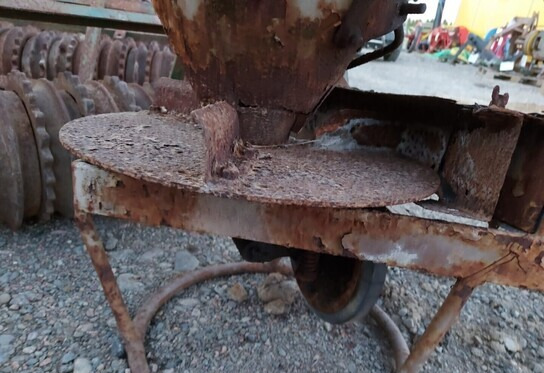 Lannoitteenlevitin Junkkari Pintalevitin - Viska - Keskipakolevitin: kuva Lannoitteenlevitin Junkkari Pintalevitin - Viska - Keskipakolevitin