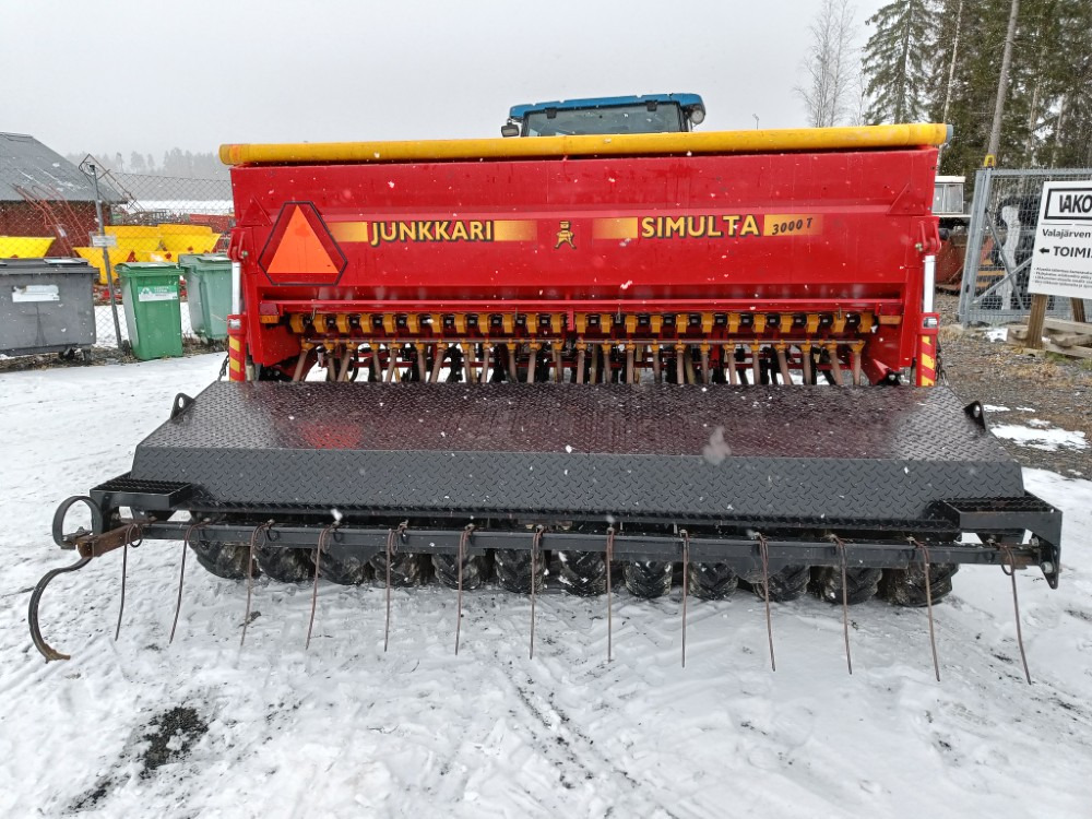 Junkkari Simulta S3000T Takapyöräkone kiekkovantailla - Kylvölannoitin: kuva Junkkari Simulta S3000T Takapyöräkone kiekkovantailla - Kylvölannoitin Junkkari Simulta S3000T Takapyöräkone kiekkovantailla - Kylvölannoitin: kuva Junkkari Simulta S3000T Takapyöräkone kiekkovantailla - Kylvölannoitin