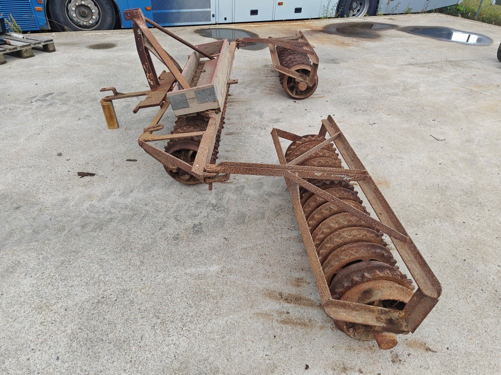 Jyrät hinattavat 3-osaiset työleveys 390cm - Jyrä - maanviljely: kuva Jyrät hinattavat 3-osaiset työleveys 390cm - Jyrä - maanviljely Jyrät hinattavat 3-osaiset työleveys 390cm - Jyrä - maanviljely: kuva Jyrät hinattavat 3-osaiset työleveys 390cm - Jyrä - maanviljely