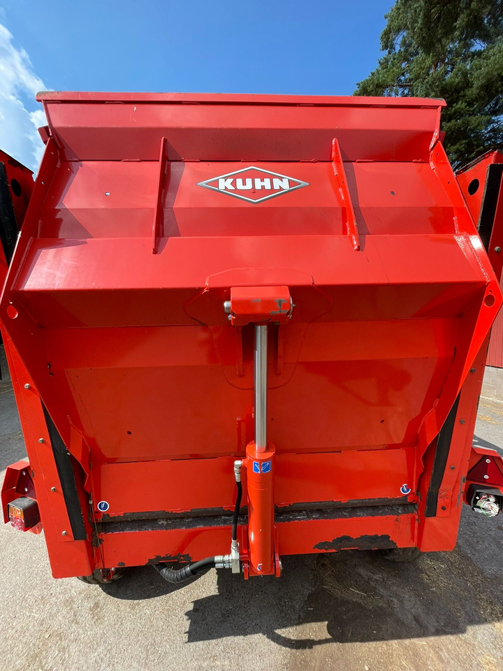 KUHN Primor 3570M hinattava paalisilppuri - Karjatalouskone: kuva KUHN Primor 3570M hinattava paalisilppuri - Karjatalouskone KUHN Primor 3570M hinattava paalisilppuri - Karjatalouskone: kuva KUHN Primor 3570M hinattava paalisilppuri - Karjatalouskone