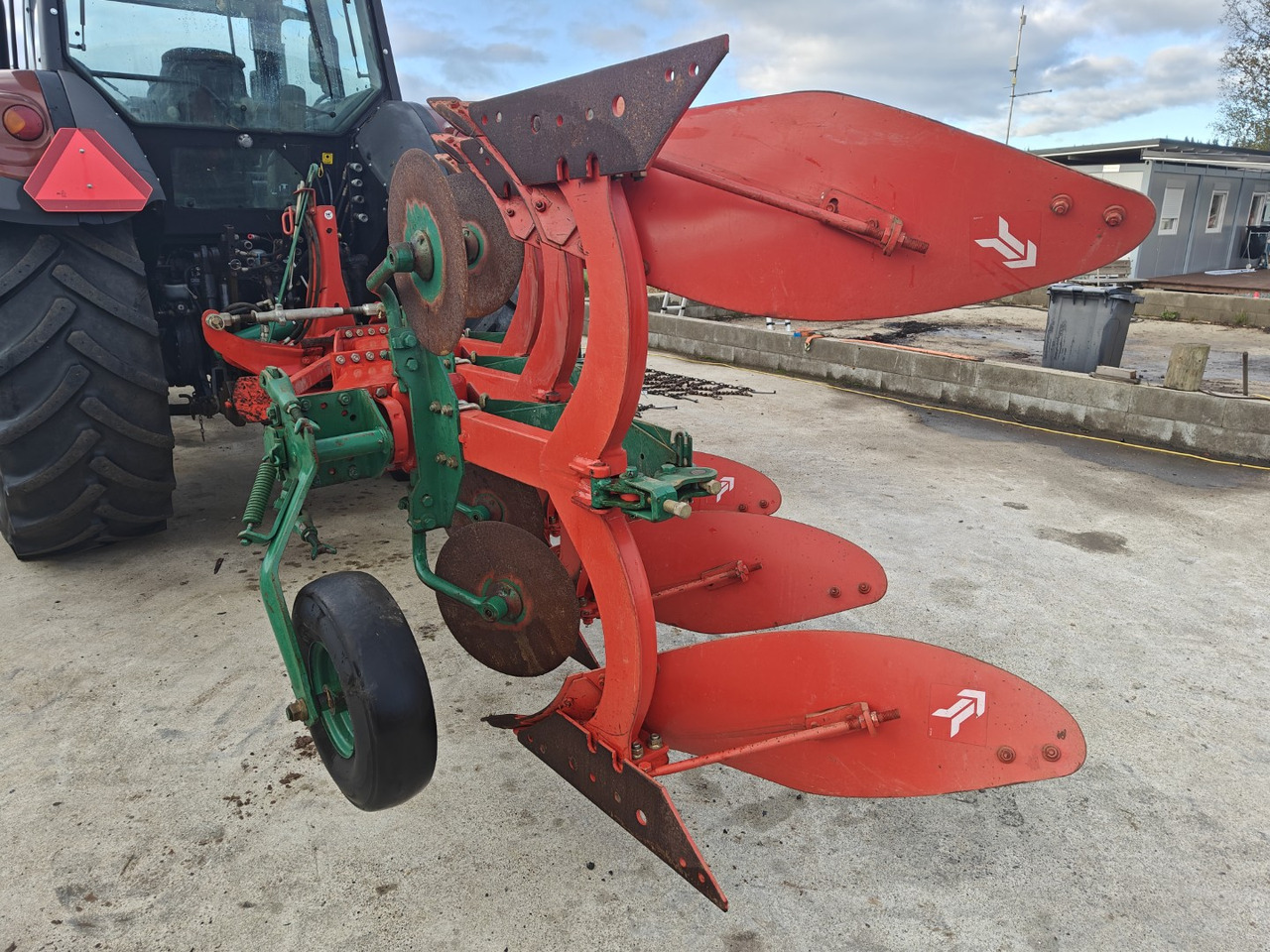 KVERNELAND E 160-8 - 3-siipinen paluuaura - Aura: kuva KVERNELAND E 160-8 - 3-siipinen paluuaura - Aura KVERNELAND E 160-8 - 3-siipinen paluuaura - Aura: kuva KVERNELAND E 160-8 - 3-siipinen paluuaura - Aura