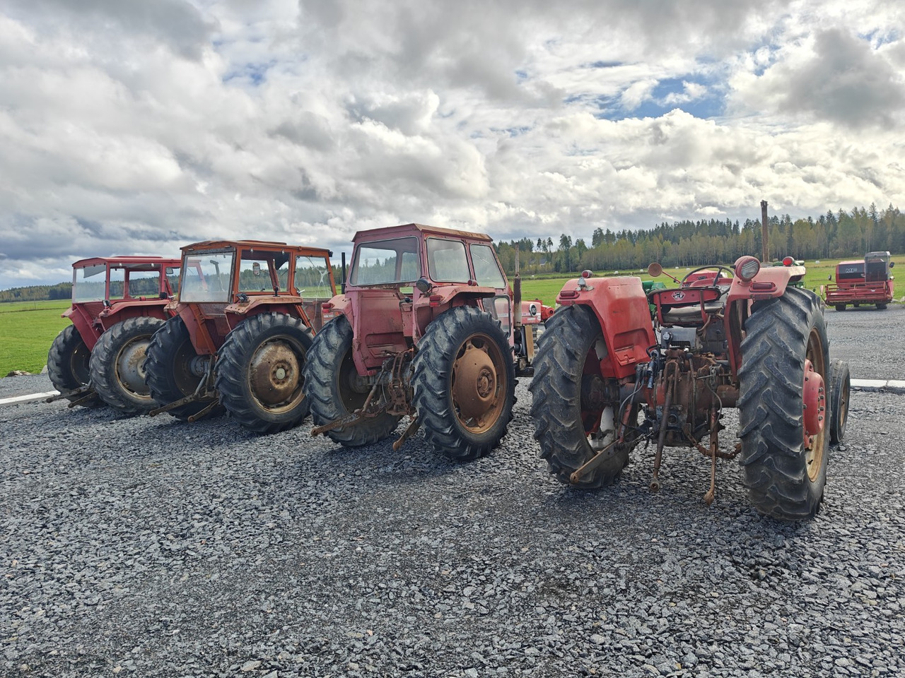 MASSEY FERGUSON 165, 165S ja 175 traktoreita 4 kpl / 4pcs - Traktori: kuva MASSEY FERGUSON 165, 165S ja 175 traktoreita 4 kpl / 4pcs - Traktori MASSEY FERGUSON 165, 165S ja 175 traktoreita 4 kpl / 4pcs - Traktori: kuva MASSEY FERGUSON 165, 165S ja 175 traktoreita 4 kpl / 4pcs - Traktori