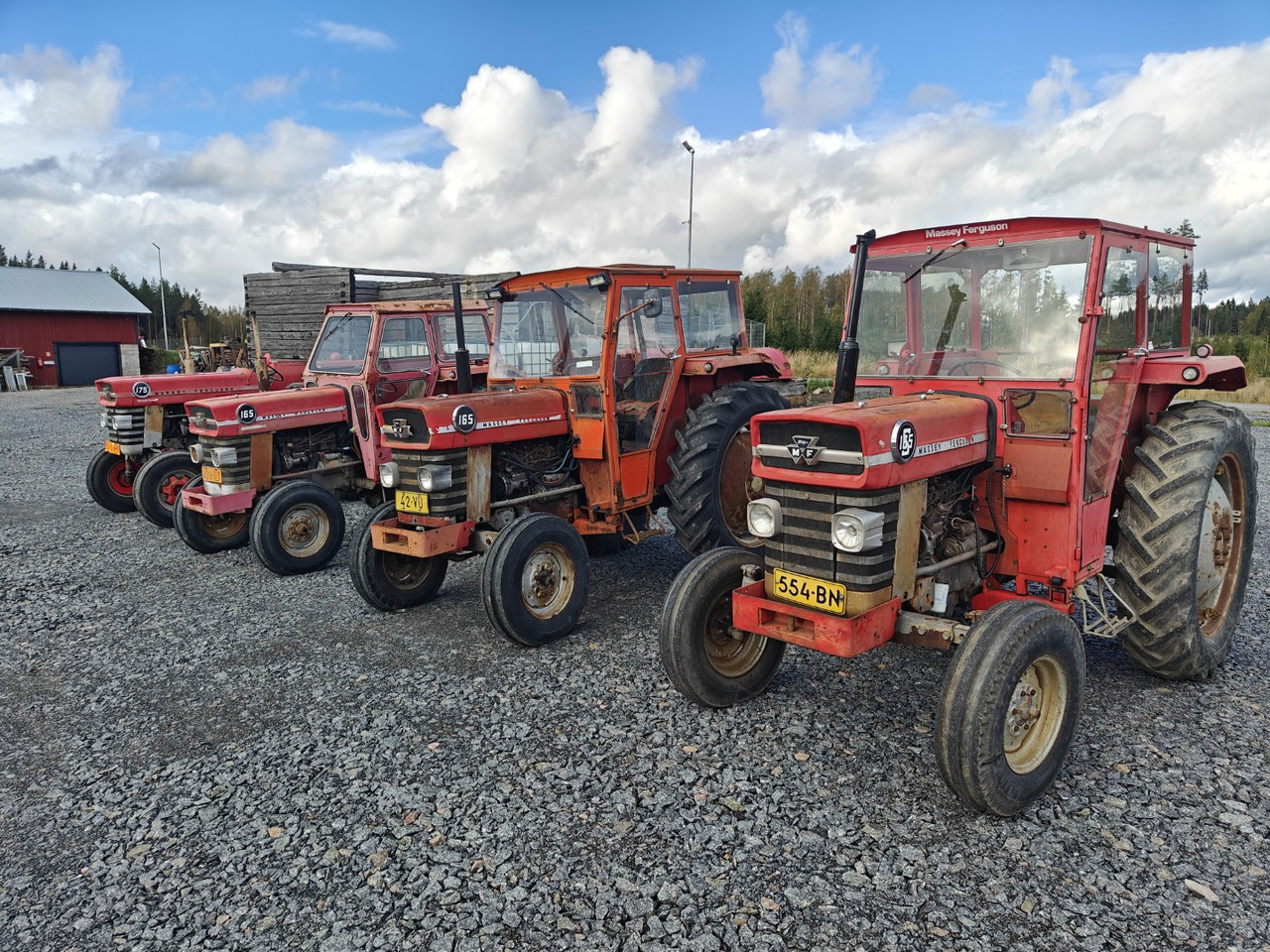 MASSEY FERGUSON 165, 165S ja 175 traktoreita 4 kpl / 4pcs - Traktori: kuva MASSEY FERGUSON 165, 165S ja 175 traktoreita 4 kpl / 4pcs - Traktori MASSEY FERGUSON 165, 165S ja 175 traktoreita 4 kpl / 4pcs - Traktori: kuva MASSEY FERGUSON 165, 165S ja 175 traktoreita 4 kpl / 4pcs - Traktori