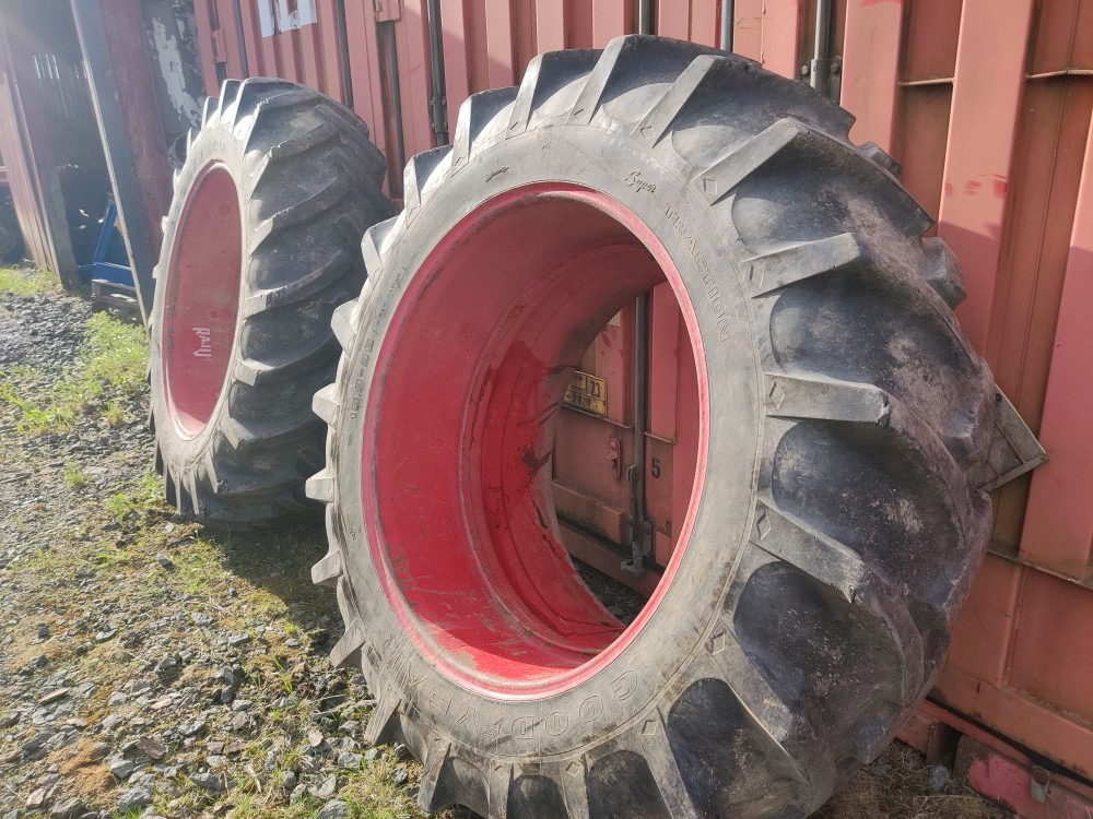 Paripyörät 16.9x38 Raju liukukaulusvanteilla - Rengas - Traktori: kuva Paripyörät 16.9x38 Raju liukukaulusvanteilla - Rengas - Traktori Paripyörät 16.9x38 Raju liukukaulusvanteilla - Rengas - Traktori: kuva Paripyörät 16.9x38 Raju liukukaulusvanteilla - Rengas - Traktori