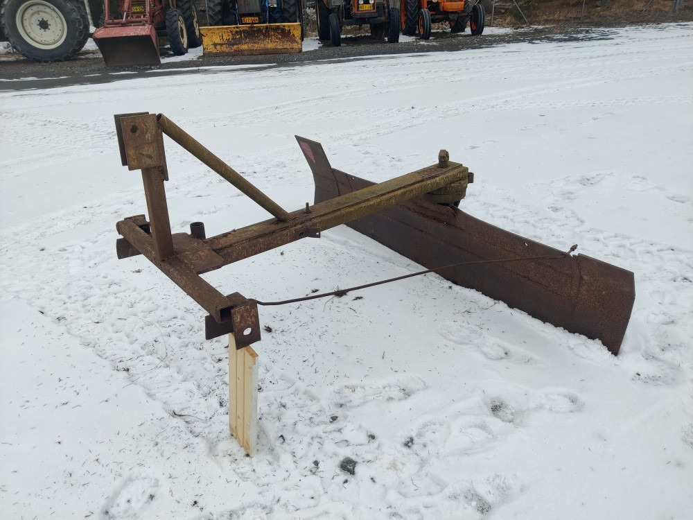 Puskulevy - Maatalouskoneet Perälevy 200cm pikkutraktoriin: kuva Puskulevy - Maatalouskoneet Perälevy 200cm pikkutraktoriin