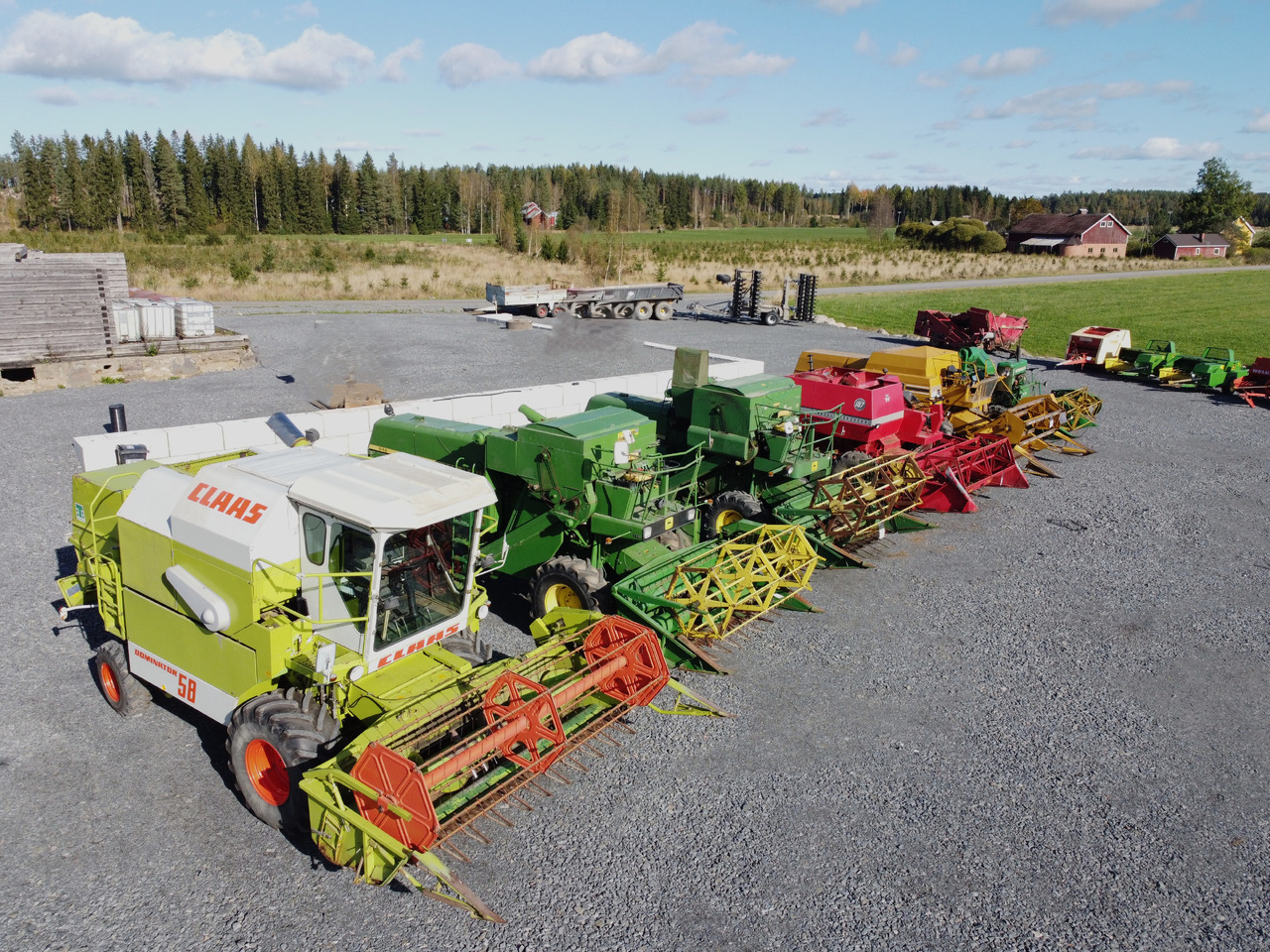 Puimureita / Combine harvesters 6kpl / 6pcs - Claas, John Deere, Massey Ferguson... - Leikkuupuimuri: kuva Puimureita / Combine harvesters 6kpl / 6pcs - Claas, John Deere, Massey Ferguson... - Leikkuupuimuri Puimureita / Combine harvesters 6kpl / 6pcs - Claas, John Deere, Massey Ferguson... - Leikkuupuimuri: kuva Puimureita / Combine harvesters 6kpl / 6pcs - Claas, John Deere, Massey Ferguson... - Leikkuupuimuri