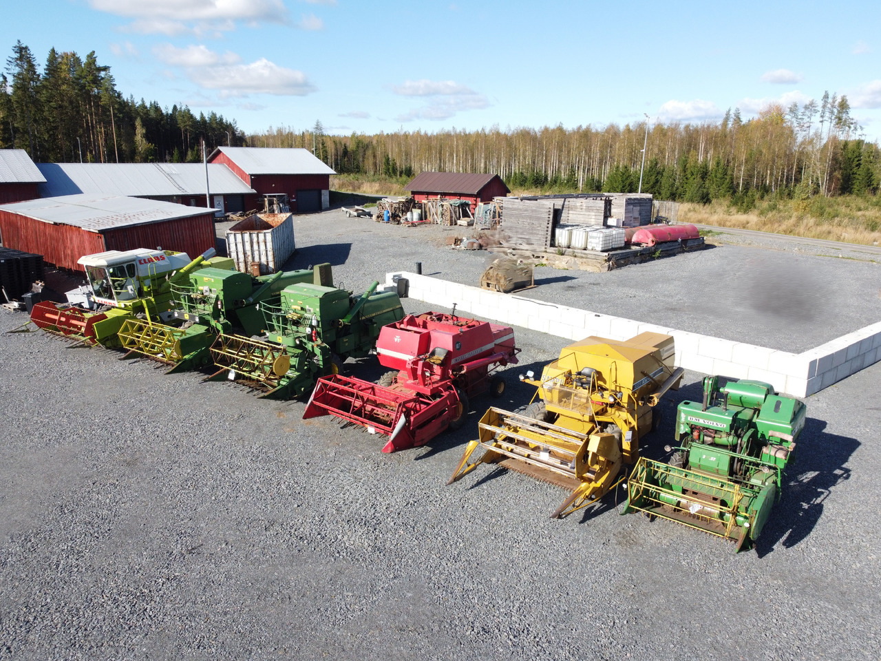 Puimureita / Combine harvesters 6kpl / 6pcs - Claas, John Deere, Massey Ferguson... - Leikkuupuimuri: kuva Puimureita / Combine harvesters 6kpl / 6pcs - Claas, John Deere, Massey Ferguson... - Leikkuupuimuri Puimureita / Combine harvesters 6kpl / 6pcs - Claas, John Deere, Massey Ferguson... - Leikkuupuimuri: kuva Puimureita / Combine harvesters 6kpl / 6pcs - Claas, John Deere, Massey Ferguson... - Leikkuupuimuri
