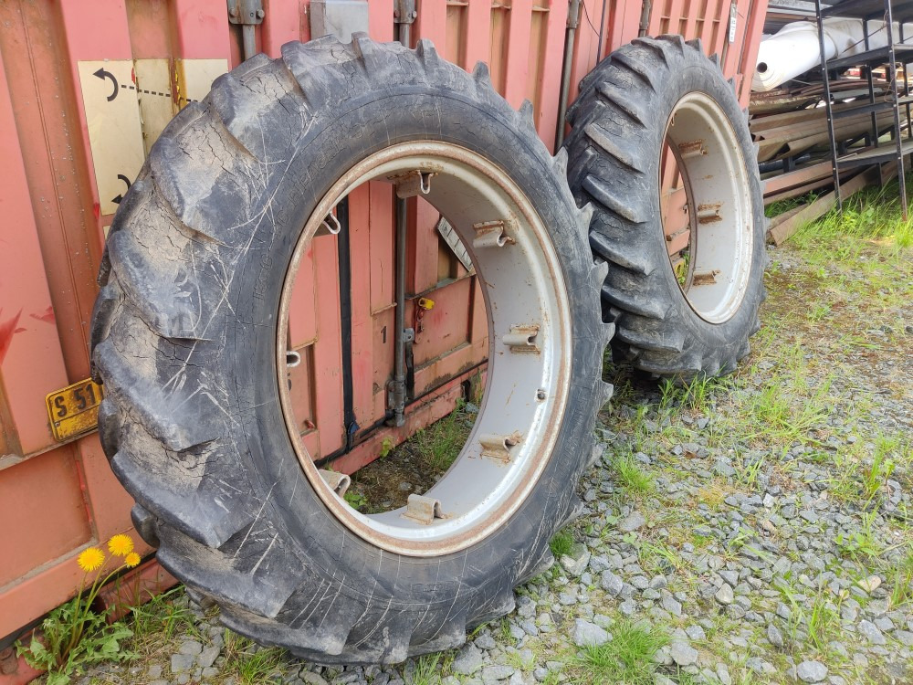Traktorin renkaat 13.6x36 vannekehillä - Rengas - Traktori: kuva Traktorin renkaat 13.6x36 vannekehillä - Rengas - Traktori Traktorin renkaat 13.6x36 vannekehillä - Rengas - Traktori: kuva Traktorin renkaat 13.6x36 vannekehillä - Rengas - Traktori