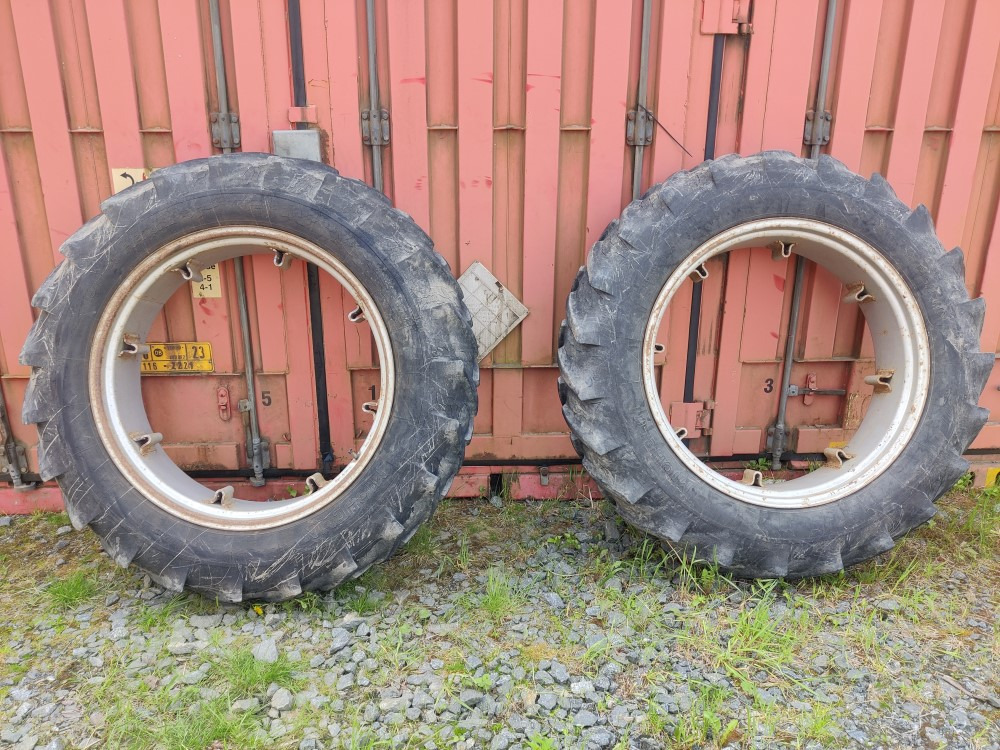 Traktorin renkaat 13.6x36 vannekehillä - Rengas - Traktori: kuva Traktorin renkaat 13.6x36 vannekehillä - Rengas - Traktori Traktorin renkaat 13.6x36 vannekehillä - Rengas - Traktori: kuva Traktorin renkaat 13.6x36 vannekehillä - Rengas - Traktori