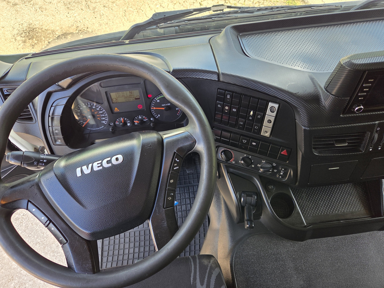 IVECO  - Kuorma-auto alusta: kuva IVECO  - Kuorma-auto alusta IVECO  - Kuorma-auto alusta: kuva IVECO  - Kuorma-auto alusta