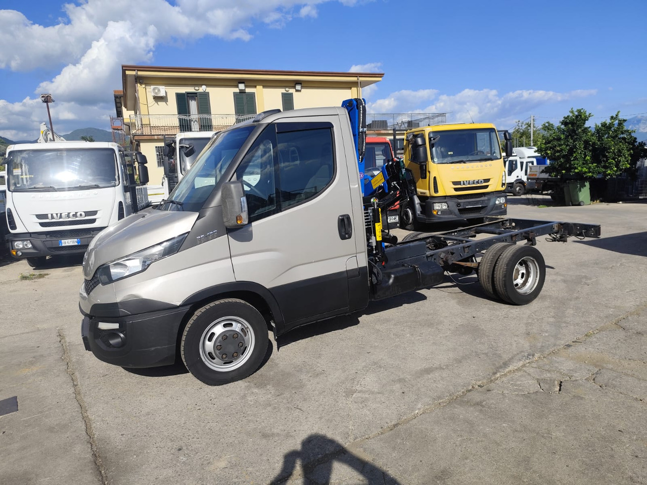 IVECO DAILY 35-130 - Nosturiauto: kuva IVECO DAILY 35-130 - Nosturiauto IVECO DAILY 35-130 - Nosturiauto: kuva IVECO DAILY 35-130 - Nosturiauto