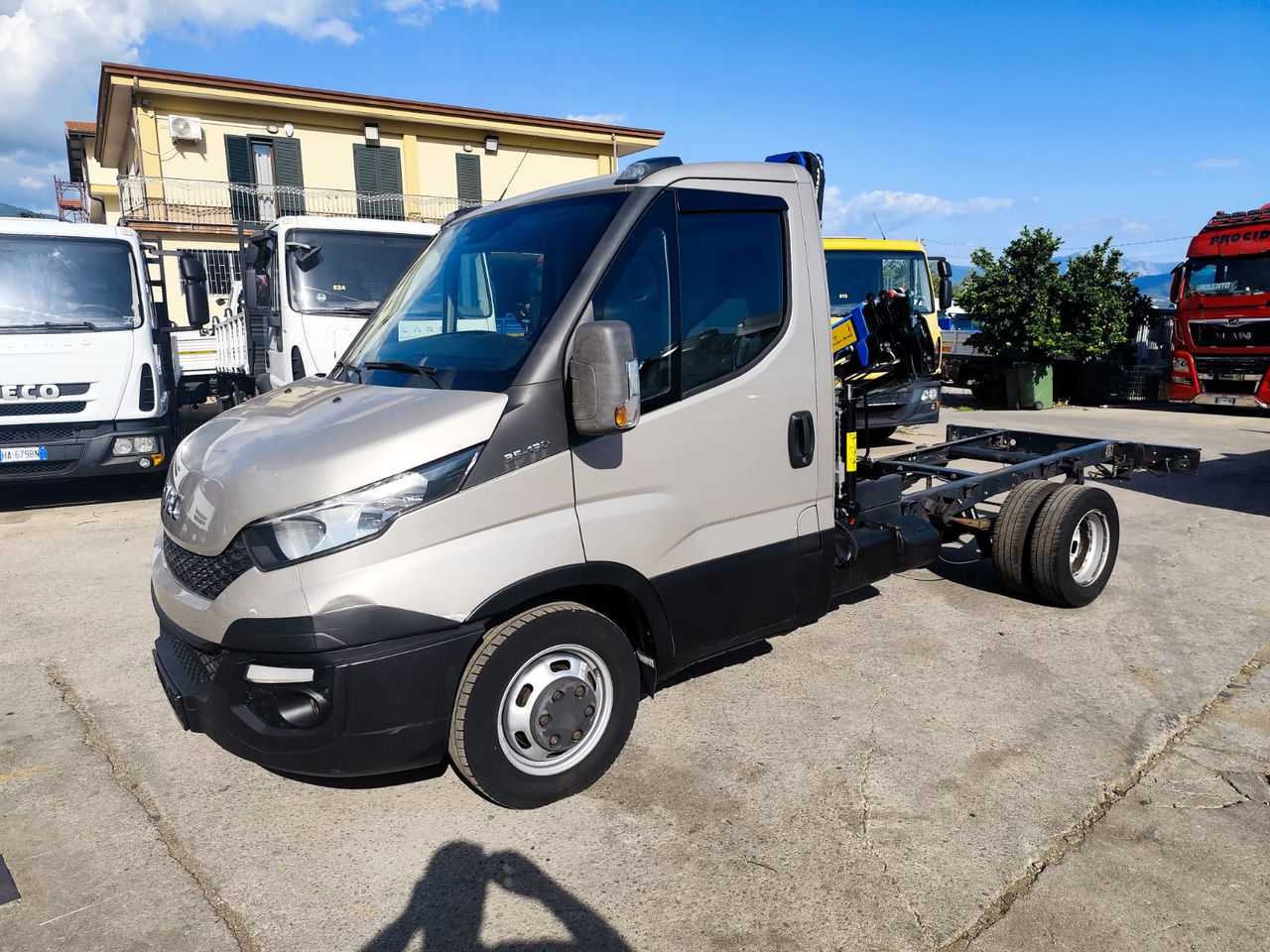 IVECO DAILY 35-130 - Nosturiauto: kuva IVECO DAILY 35-130 - Nosturiauto IVECO DAILY 35-130 - Nosturiauto: kuva IVECO DAILY 35-130 - Nosturiauto