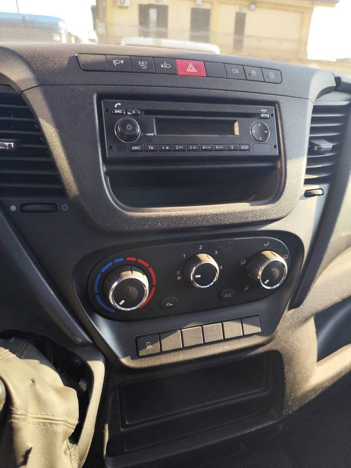 IVECO DAILY 35C15 - Nosturiauto, Kippilava-auto: kuva IVECO DAILY 35C15 - Nosturiauto, Kippilava-auto IVECO DAILY 35C15 - Nosturiauto, Kippilava-auto: kuva IVECO DAILY 35C15 - Nosturiauto, Kippilava-auto