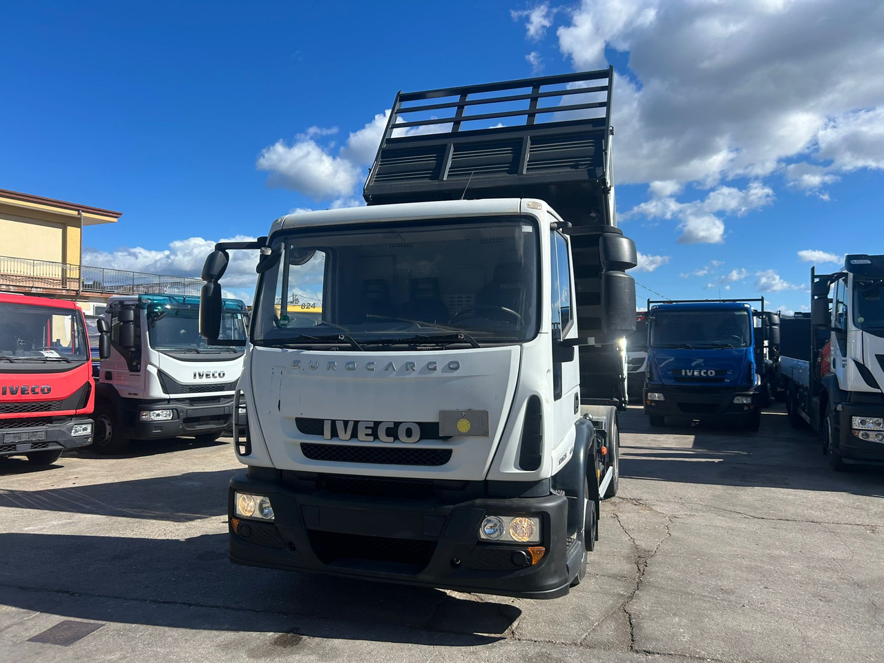 IVECO EUROCARGO 120E25 - Kippiauto kuorma-auto: kuva IVECO EUROCARGO 120E25 - Kippiauto kuorma-auto IVECO EUROCARGO 120E25 - Kippiauto kuorma-auto: kuva IVECO EUROCARGO 120E25 - Kippiauto kuorma-auto