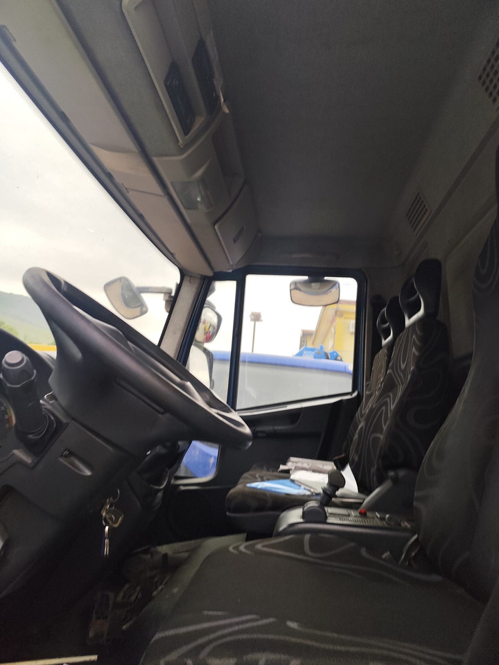 IVECO EUROCARGO 140E25 - Kuorma-auto alusta: kuva IVECO EUROCARGO 140E25 - Kuorma-auto alusta IVECO EUROCARGO 140E25 - Kuorma-auto alusta: kuva IVECO EUROCARGO 140E25 - Kuorma-auto alusta