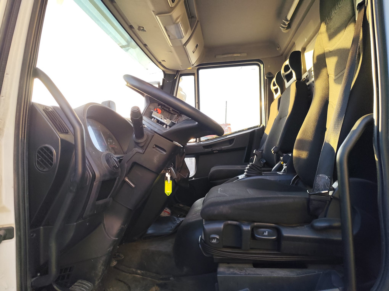 Nosturiauto, Kippiauto kuorma-auto IVECO EUROCARGO 160-250: kuva Nosturiauto, Kippiauto kuorma-auto IVECO EUROCARGO 160-250 Nosturiauto, Kippiauto kuorma-auto IVECO EUROCARGO 160-250: kuva Nosturiauto, Kippiauto kuorma-auto IVECO EUROCARGO 160-250