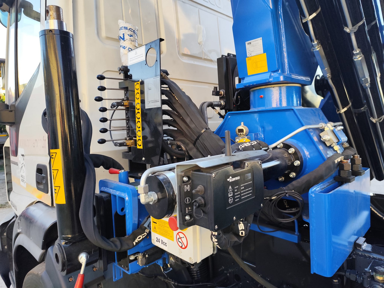 Nosturiauto, Kippiauto kuorma-auto IVECO EUROCARGO 160-250: kuva Nosturiauto, Kippiauto kuorma-auto IVECO EUROCARGO 160-250 Nosturiauto, Kippiauto kuorma-auto IVECO EUROCARGO 160-250: kuva Nosturiauto, Kippiauto kuorma-auto IVECO EUROCARGO 160-250