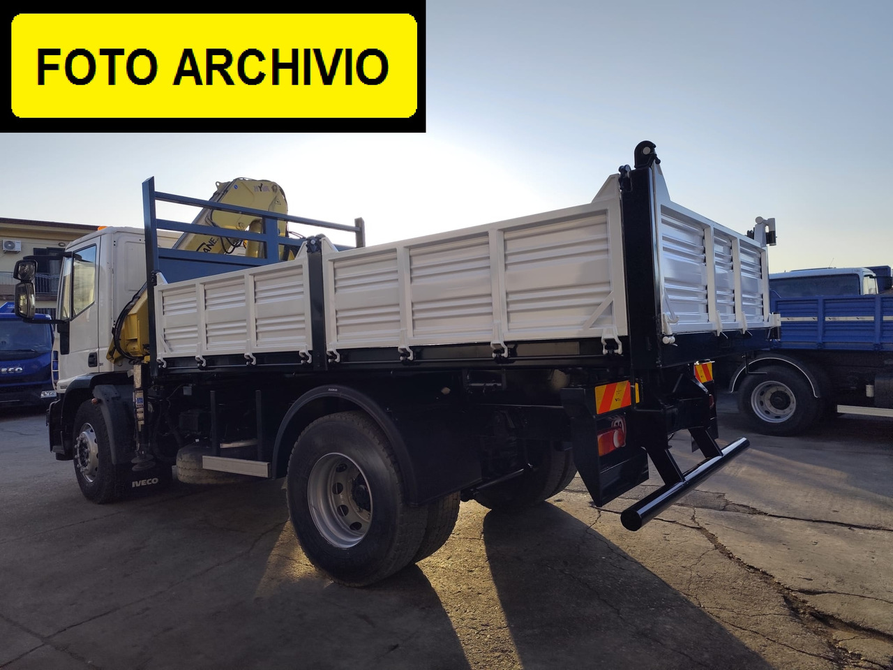 IVECO EUROCARGO 180E30 - Kippiauto kuorma-auto, Nosturiauto: kuva IVECO EUROCARGO 180E30 - Kippiauto kuorma-auto, Nosturiauto IVECO EUROCARGO 180E30 - Kippiauto kuorma-auto, Nosturiauto: kuva IVECO EUROCARGO 180E30 - Kippiauto kuorma-auto, Nosturiauto