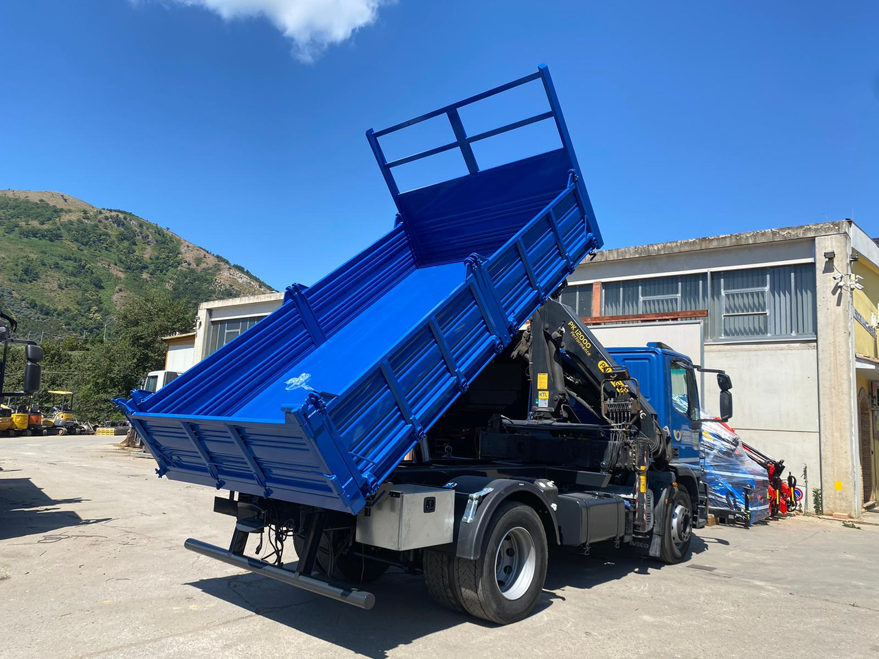 Nosturiauto, Kippiauto kuorma-auto IVECO EUROCARGO 190EL28: kuva Nosturiauto, Kippiauto kuorma-auto IVECO EUROCARGO 190EL28 Nosturiauto, Kippiauto kuorma-auto IVECO EUROCARGO 190EL28: kuva Nosturiauto, Kippiauto kuorma-auto IVECO EUROCARGO 190EL28