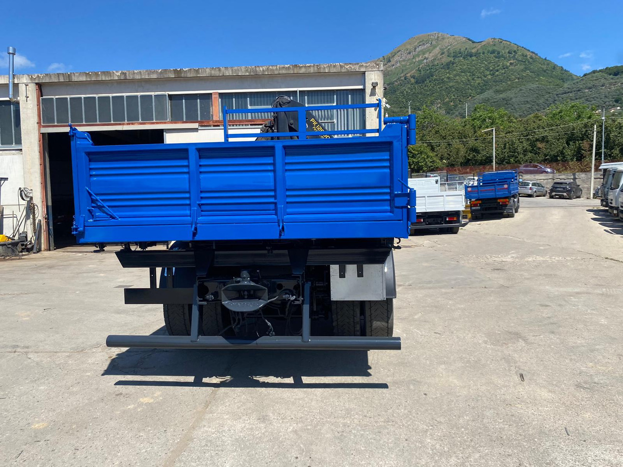 Nosturiauto, Kippiauto kuorma-auto IVECO EUROCARGO 190EL28: kuva Nosturiauto, Kippiauto kuorma-auto IVECO EUROCARGO 190EL28 Nosturiauto, Kippiauto kuorma-auto IVECO EUROCARGO 190EL28: kuva Nosturiauto, Kippiauto kuorma-auto IVECO EUROCARGO 190EL28