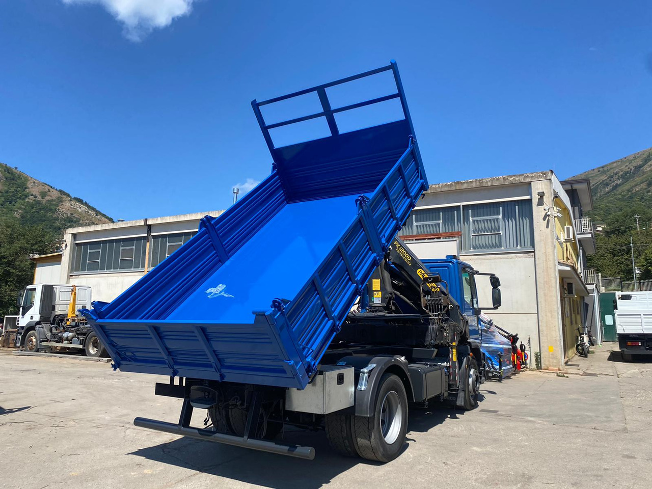 Nosturiauto, Kippiauto kuorma-auto IVECO EUROCARGO 190EL28: kuva Nosturiauto, Kippiauto kuorma-auto IVECO EUROCARGO 190EL28 Nosturiauto, Kippiauto kuorma-auto IVECO EUROCARGO 190EL28: kuva Nosturiauto, Kippiauto kuorma-auto IVECO EUROCARGO 190EL28