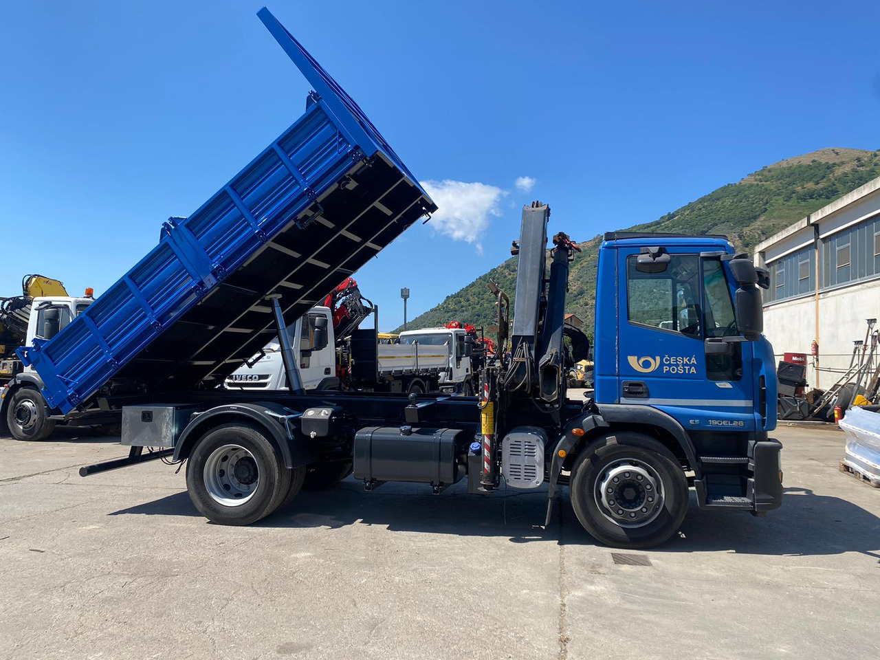 Nosturiauto, Kippiauto kuorma-auto IVECO EUROCARGO 190EL28: kuva Nosturiauto, Kippiauto kuorma-auto IVECO EUROCARGO 190EL28 Nosturiauto, Kippiauto kuorma-auto IVECO EUROCARGO 190EL28: kuva Nosturiauto, Kippiauto kuorma-auto IVECO EUROCARGO 190EL28